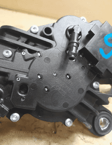 Silniczek wycieraczki tył vw golf v nr 1K6955711C 2