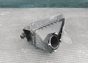 Obudowa Filtra 06B133837AG 06B133837P Powietrza Pokrywa 2.0 ALT Audi A4 B6 B7 VW 5