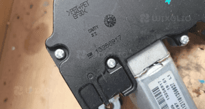 SILNICZEK WYCIERACZKI TYLNEJ  OPEL ASTRA J  nr 13256917 3