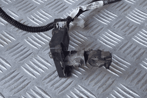 Klema minusowa suzuki swift MK8  32810-85P00 1