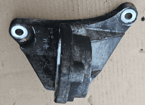 Opel Astra J 4 IV 2.0 CDTI podpora półosi łapa 13219107 1