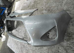 TOYOTA YARIS III HYBRYDA NAPRAWIANY ZDERZAK PRZEDNI 3