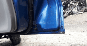 Mazda Demio 97-03 Drzwi prawe przednie przód 4