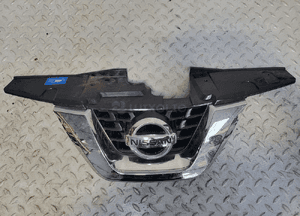 ATRAPA GRILL ZNACZEK Nissan Juke I F15 lift 14- 1