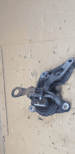 Łapa silnika poduszka Opel Vivaro B Trafic III 1.6 DCI 112101360R 1