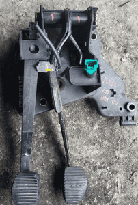 Peugeot 407 pedal sprzegla hamulca 1