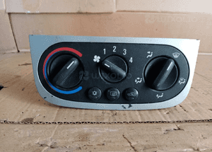 Panel nawiewu klimatyzacji klimy Opel Tigra B II 1