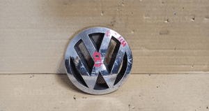 Znaczek emblemat atrapy grilla vw passat B5 lift nr 3B0853601C 1