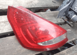 Tyl tylna lampa lewa ford fiesta MK7 2
