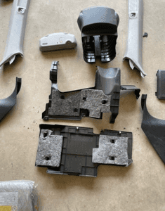 mitsubishi pajero IV 2010r v90 osłona słupek plastik uchwyt napoje rączka słoneczniki 6