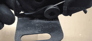 Zamek rygiel maski przód VW Polo 6N2 6N0823509C 5