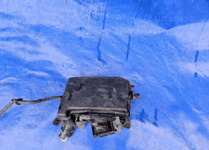 Toyota PRIUS III 09-11 skrzynka obudowa bezpieczników 1