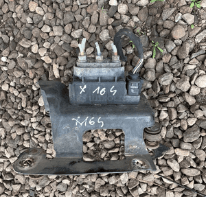 MERCEDES ml gl 164 r 251 e211 rozdzielacz pompa airmatic blok pompy zawieszenia  uchwyt rozdzielacza 1