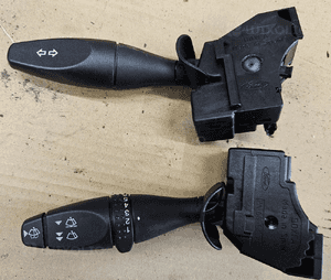 Ford Fiesta MK6 przełącznik kierunkowskazów wycieraczek