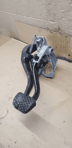 Pedały pedał hamulca sprzęgła BMW I E87 6751665 678711 2