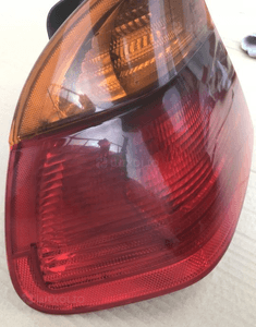 Lampa lewa lewy tył Bmw E46 sedan 8364922 8364921 2
