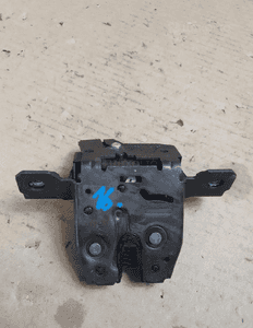 Zamek klapy tył opel astra j nr 13581023 1