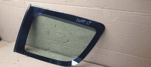 Szyba lewy tył tylna lewa karoseryjna Suzuki Swift IV AS2 07r 2