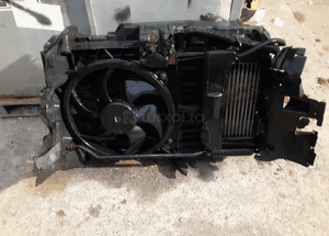 Peugeot 407 Citroen C5 2.0 Hdi pas przedni chłodnica wody wentylator intercooler 1