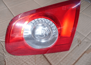 Passat B6 kombi lampa tylna prawa w klapę 1