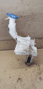 Zbiorniczek płynu spryskiwaczy pompka VW Passat B6 1