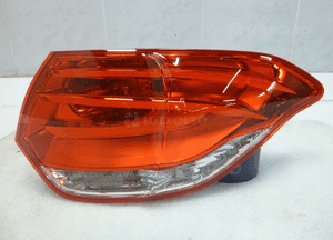 Citroen C4 2 ii sedan lampa prawy tył prawa 5 pin 3