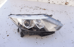 Lampa prawy przód soczewkaled uk nissan qashqai J11 ii