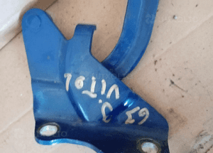 Zawias maski lewy przód Mercedes Vito 639 A6897500251 2
