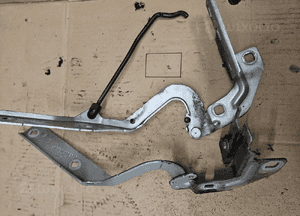 Citroen C4 Picasso I zawias maski prawy 1
