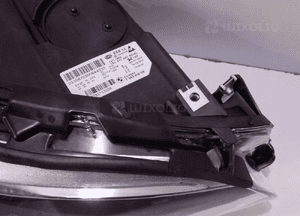 BMW 5 F10 LCI Lampa Bi-xenon nieskrętna R - 5884 7