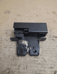 Zamek klapy tył nissan qashqai J10 nr 90502AV70A 1
