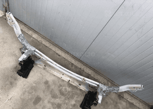 Mercedes E 213 pas przedni okular wzmocnienie łącznik 7