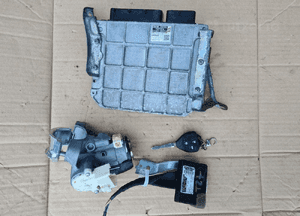 toyota avensis t27 sterownik komputer 89661-05D52 1