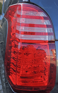 Peugeot 5008 lampa tył tylna prawa lewa 2