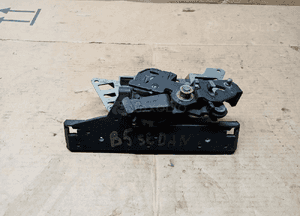 Zamek klapy bagażnika VW Passat B5 Sedan 3B0827297 2