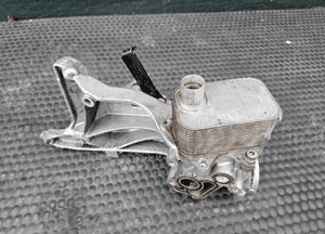 Podstawa 06H903143H 06J117021J Filtra Oleju Chlodniczka Lapa Wspornik Alternatora 1.8 2.0 TFSI AUDI A4 B8 A5 A3 VW 5