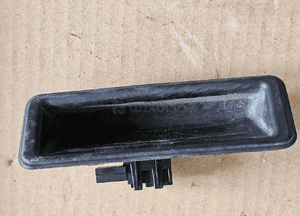 BMW E60 mikrostyk klamka otwierania klapy tył 1