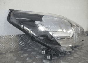 Lampa przednia przód prawa toyota hilux 8 viii 2015-2018 4