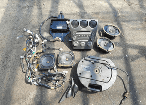 Mazda 6 02-07 Zestaw audio subofer Głośniki Bose 1