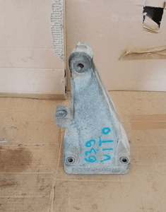 Łapa silnika wzmocnienie Mercedes Vito 639 2.2 CDI A6462230204 1