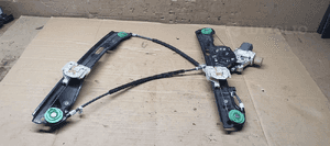 Mechanizm podnośnik szyby lewy przód BMW 1 E87 7067795S 7138465E 6927027 4