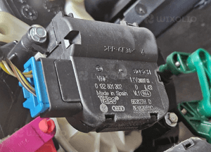 Audi A4 B7 silniczek sterownik nawiewu nagrzewnicy 8E1820511 C B 4