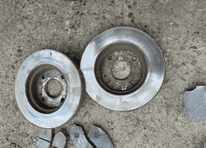 Mazda 323f bj 1.4 1.5 Tarcze hamulcowe  klocki 3