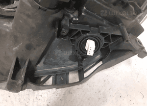 Przod przednia lampa prawa mazda 3BK xenon 7