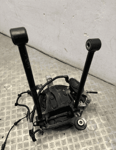 ZWROTNICA PIASTA LEWY TYL MEGANE V 5 E-TECH ORG FV 4