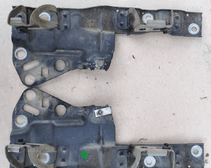 Renault Modus wspornik blotnika przod  lewy 1