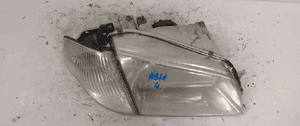 Przod przednia lampa prawa mazda 323F 2