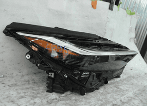 Toyota BZ4X full led lampa przednia prawa 2