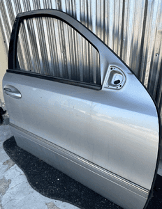 MERCEDES E 211 drzwi prawe przednie przód srebrne lakier 744 szyba zamek klamka avantgarde 23