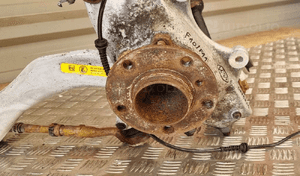 BMW F10 F11 ZWROTNICA AMORTYZATOR LEWY PRZÓD PRZEDNIE 6775769 6797765 9